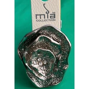 Silver Tone Cocktail Ring Flower Design Gray Stones One Size NWT